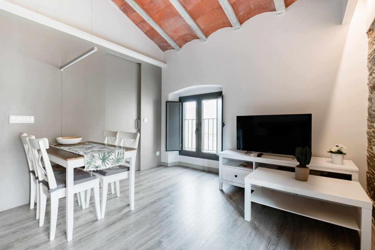 Revitalized Apartment In Historical Building Херона Екстериор снимка